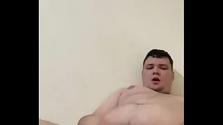 Gordinho peitudo se masturbando &commat;viniciusmatheusmk